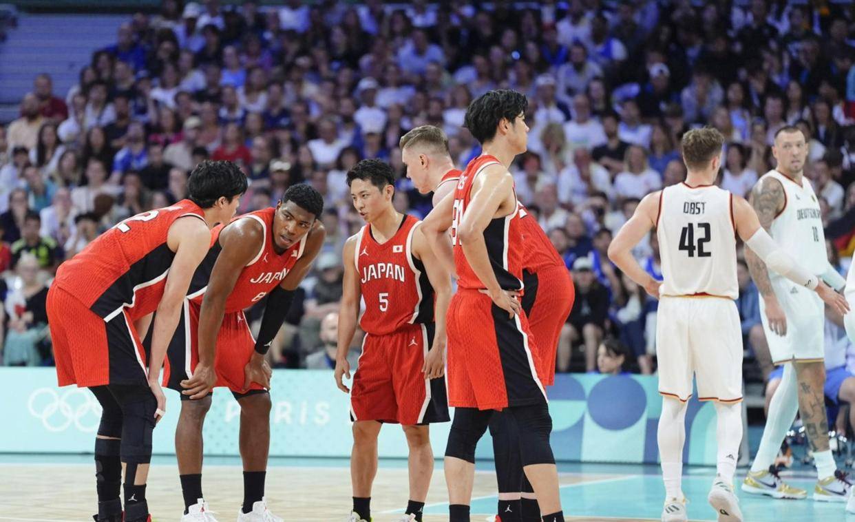 云南男篮队内士气高涨，球员备战氛围浓厚