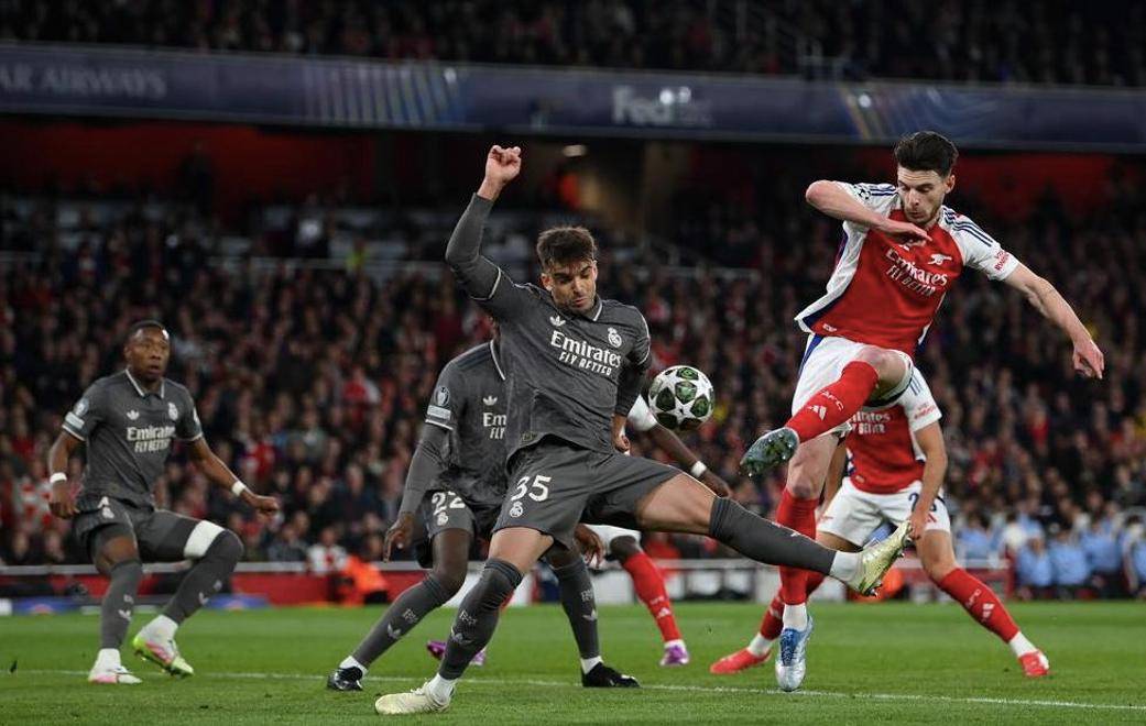 包含华伦西亚惊异表现球员，大赞其英超首秀的词条