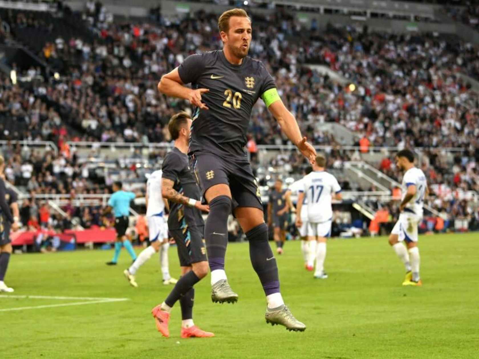 波黑击败乌克兰队，晋级欧国杯半决赛